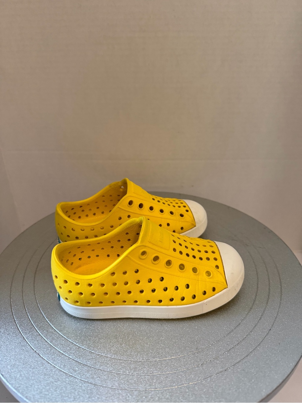Native Shoes Jefferson Water Shoes In Yellow Sz C7 Kids
